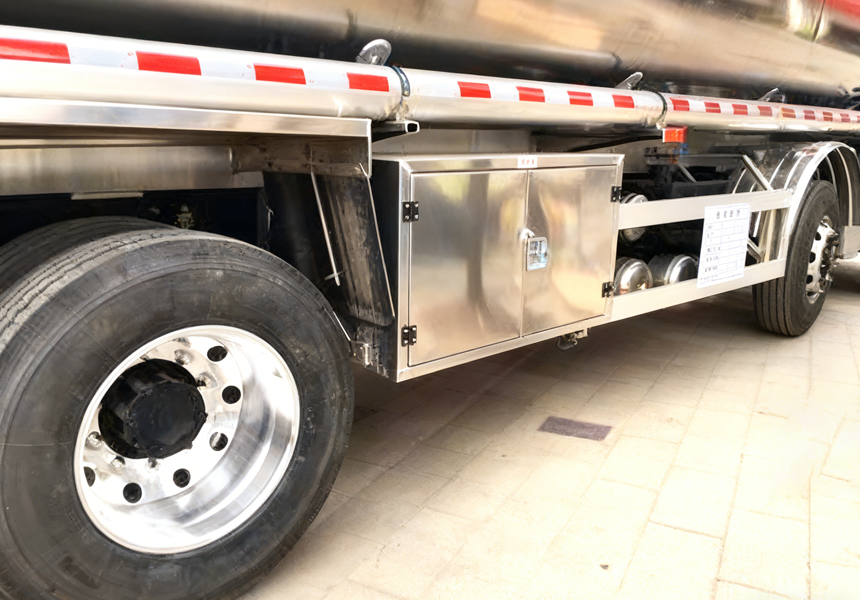Trailer rim maintenance – cleaning and scratch repair